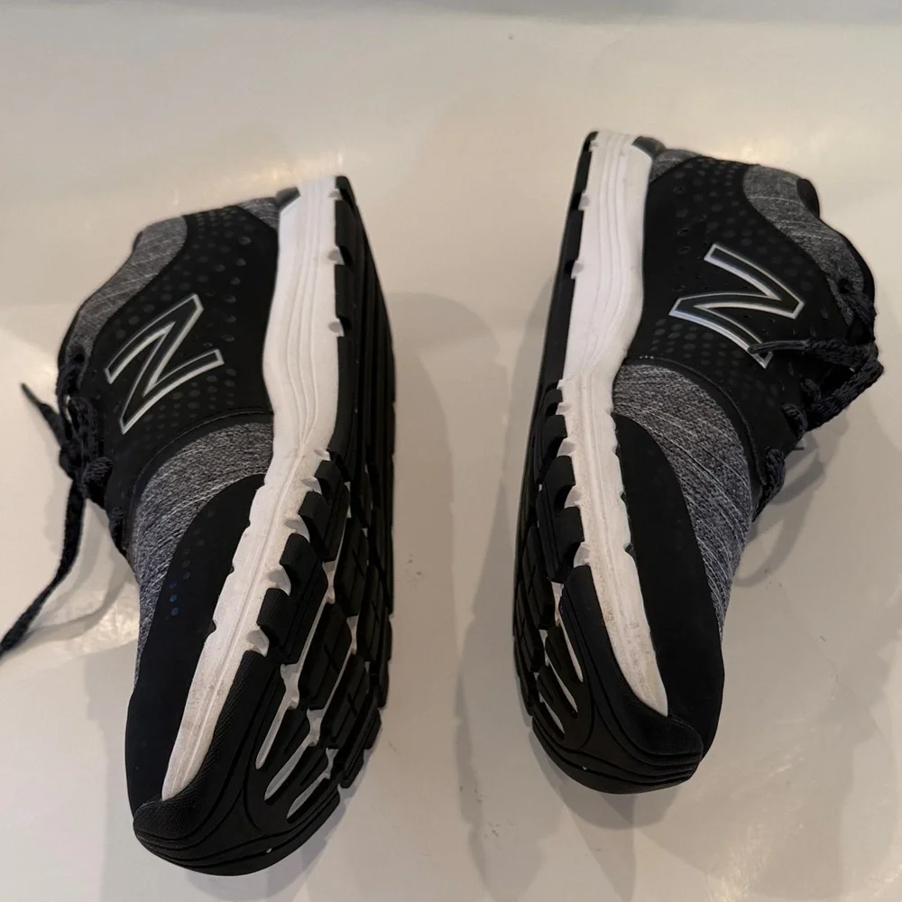 New Balance Black & Gray Knit Running Shoes Size 9